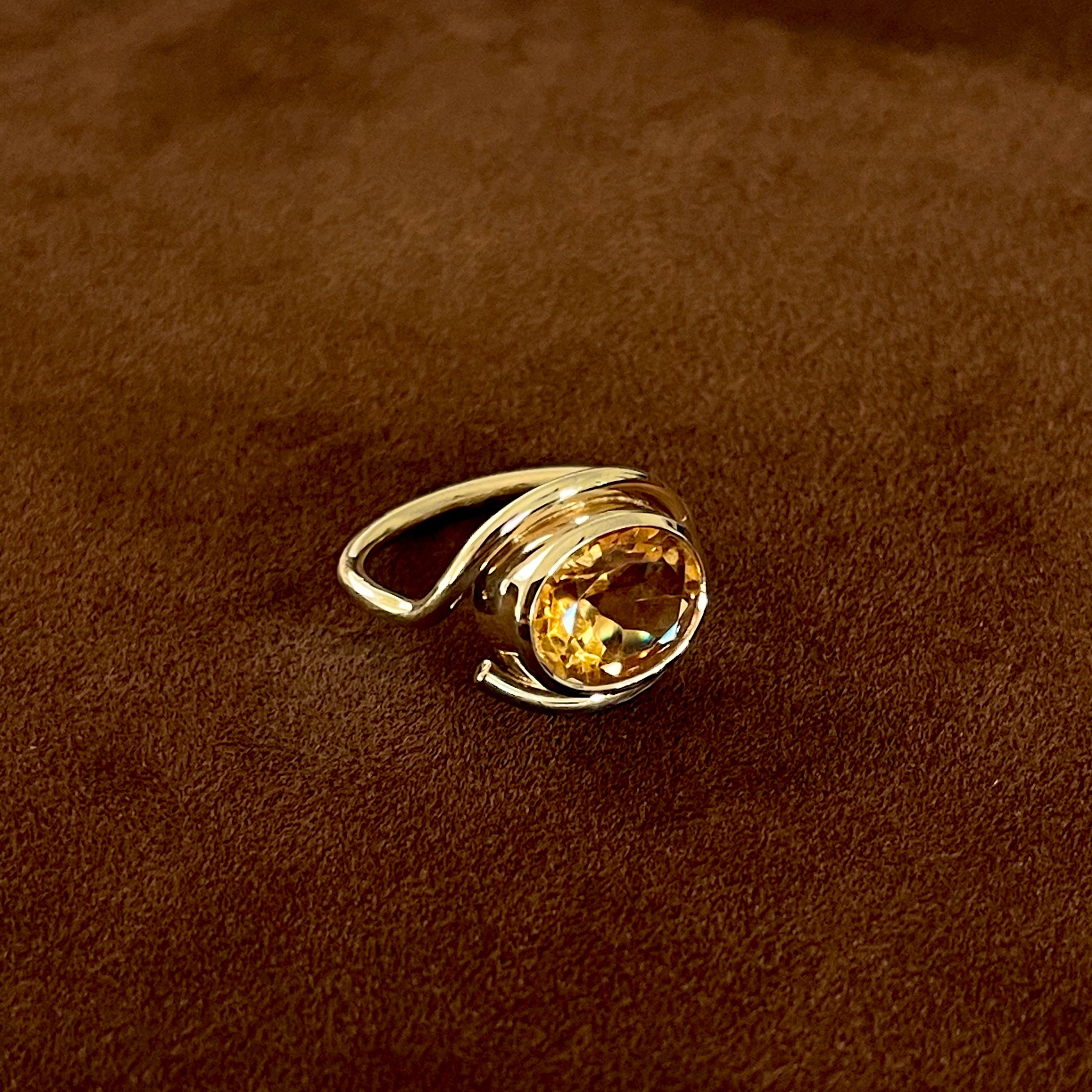Volute XL Citrine & Gold Ring